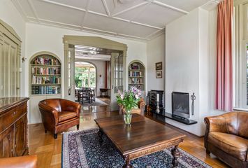 Burgemeester de Bruinelaan 18, ZWIJNDRECHT