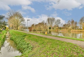 Assumburg 12, ZWIJNDRECHT