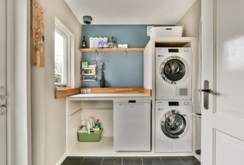 Oranjestraat 8, HENDRIK-IDO-AMBACHT