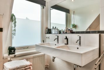 Oranjestraat 8, HENDRIK-IDO-AMBACHT