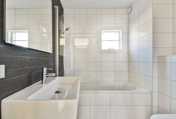 Jan P. Vethstraat 64, HENDRIK-IDO-AMBACHT