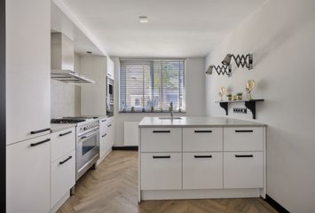 Aert Schoumanstraat 13, HENDRIK-IDO-AMBACHT