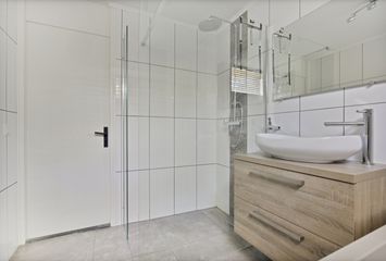 Aert Schoumanstraat 13, HENDRIK-IDO-AMBACHT