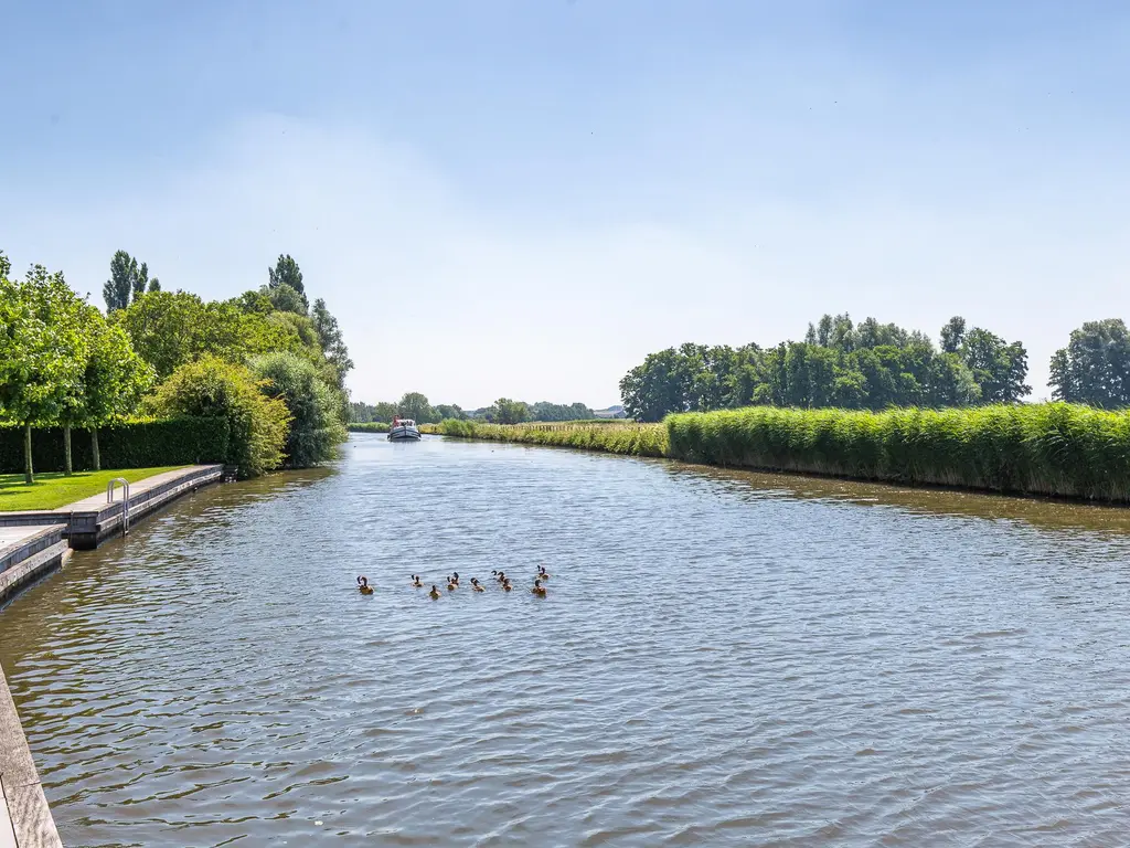 Achthoven-Oost 56, MONTFOORT