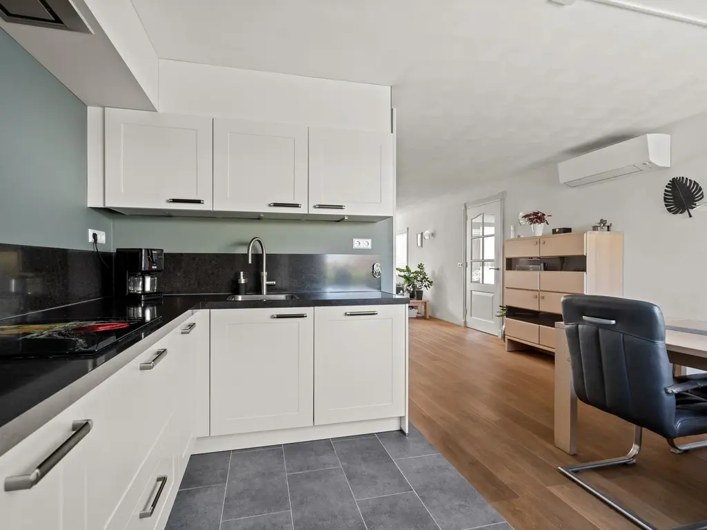 Prins Bernhardstraat 49, WAARDER