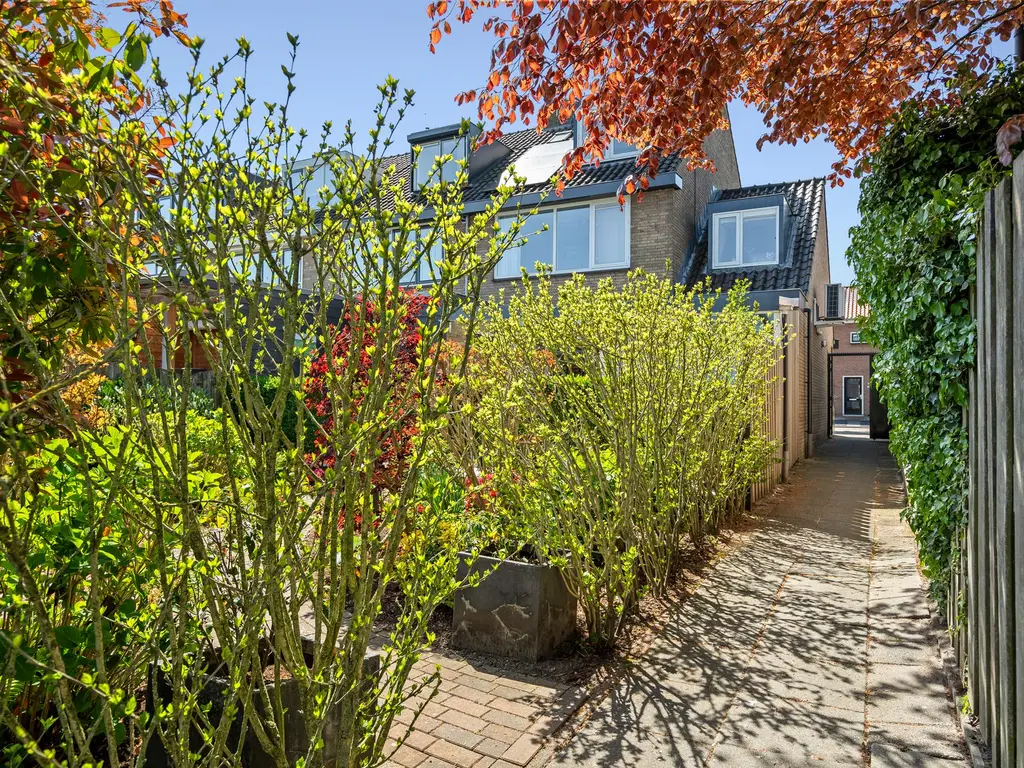 Prins Bernhardstraat 49, WAARDER