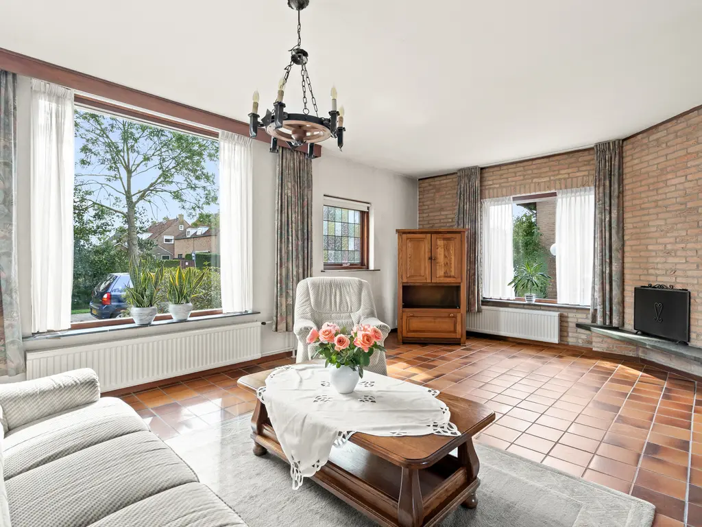 Julianalaan 25, ZEGVELD