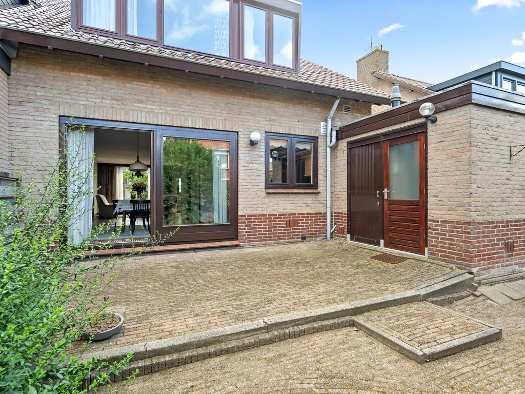 Julianalaan 25, ZEGVELD