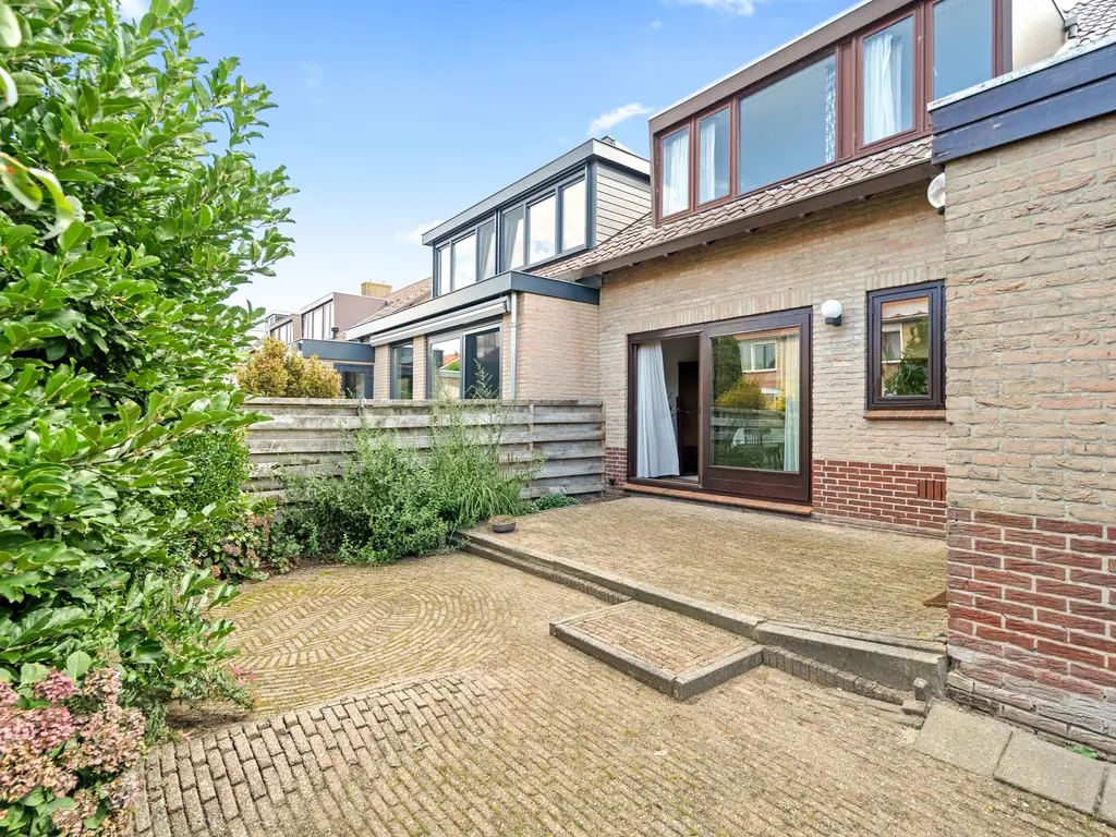 Julianalaan 25, ZEGVELD