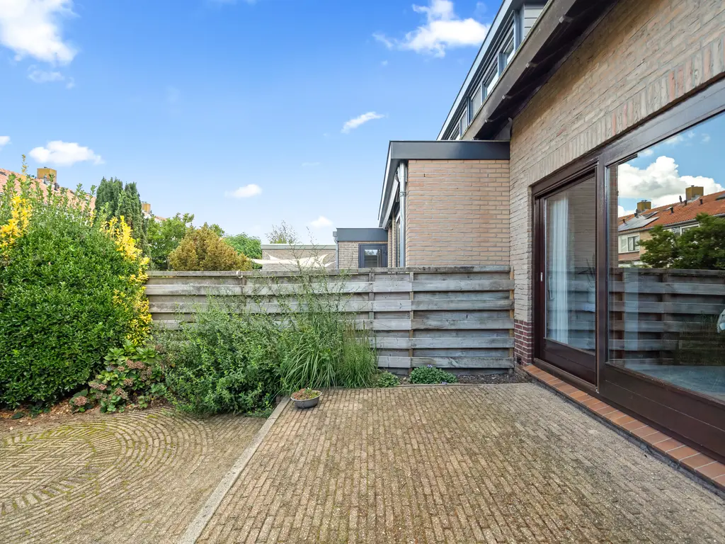Julianalaan 25, ZEGVELD