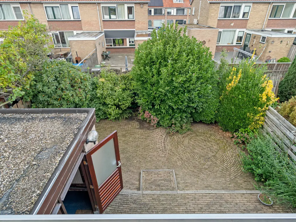 Julianalaan 25, ZEGVELD