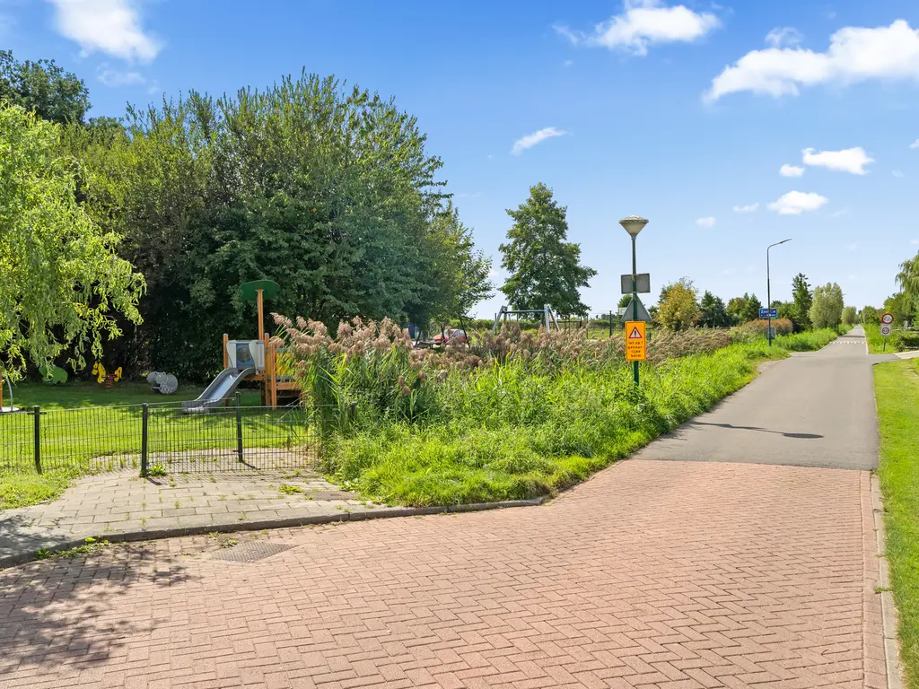 Julianalaan 25, ZEGVELD