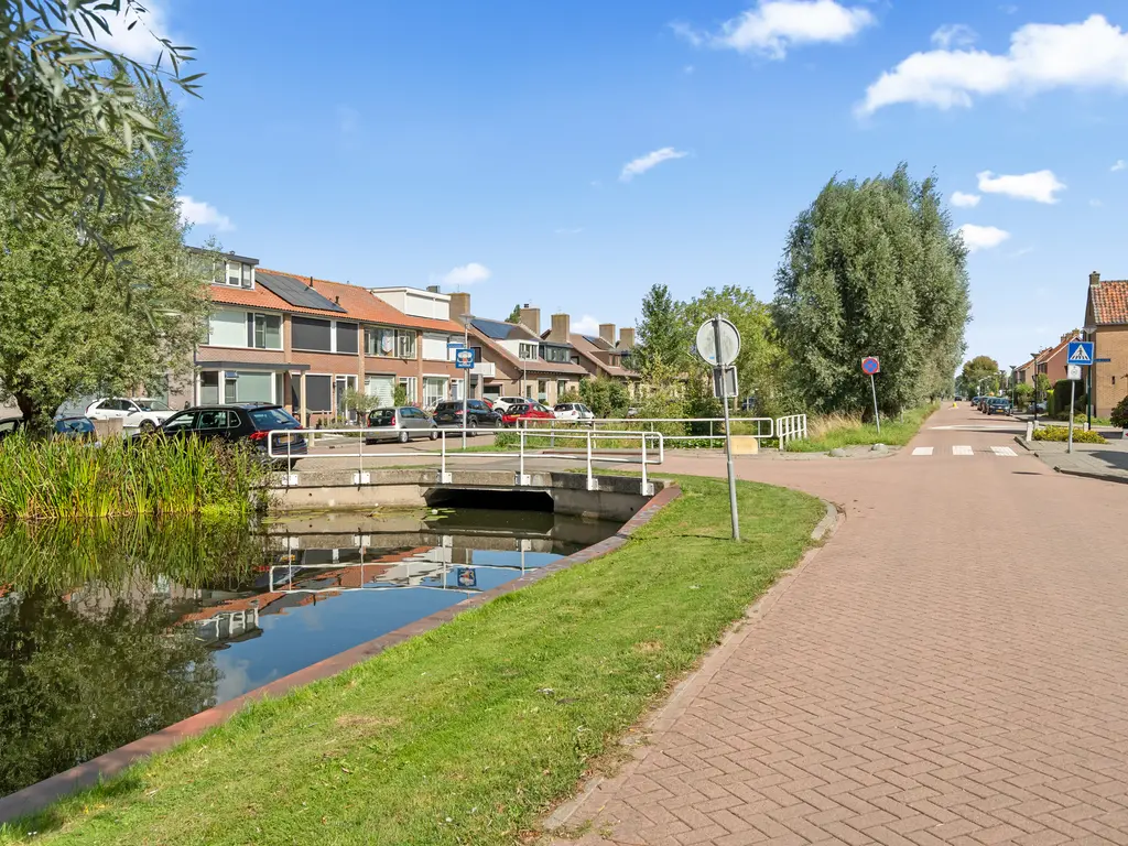 Julianalaan 25, ZEGVELD
