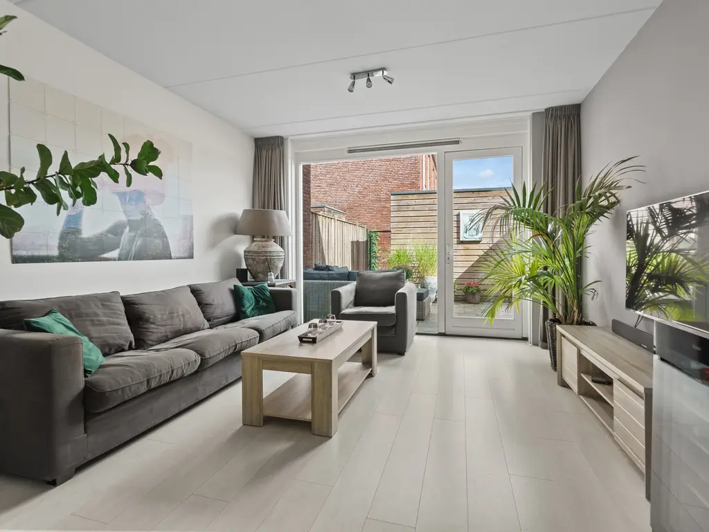 Meer van Annecy 6, WOERDEN