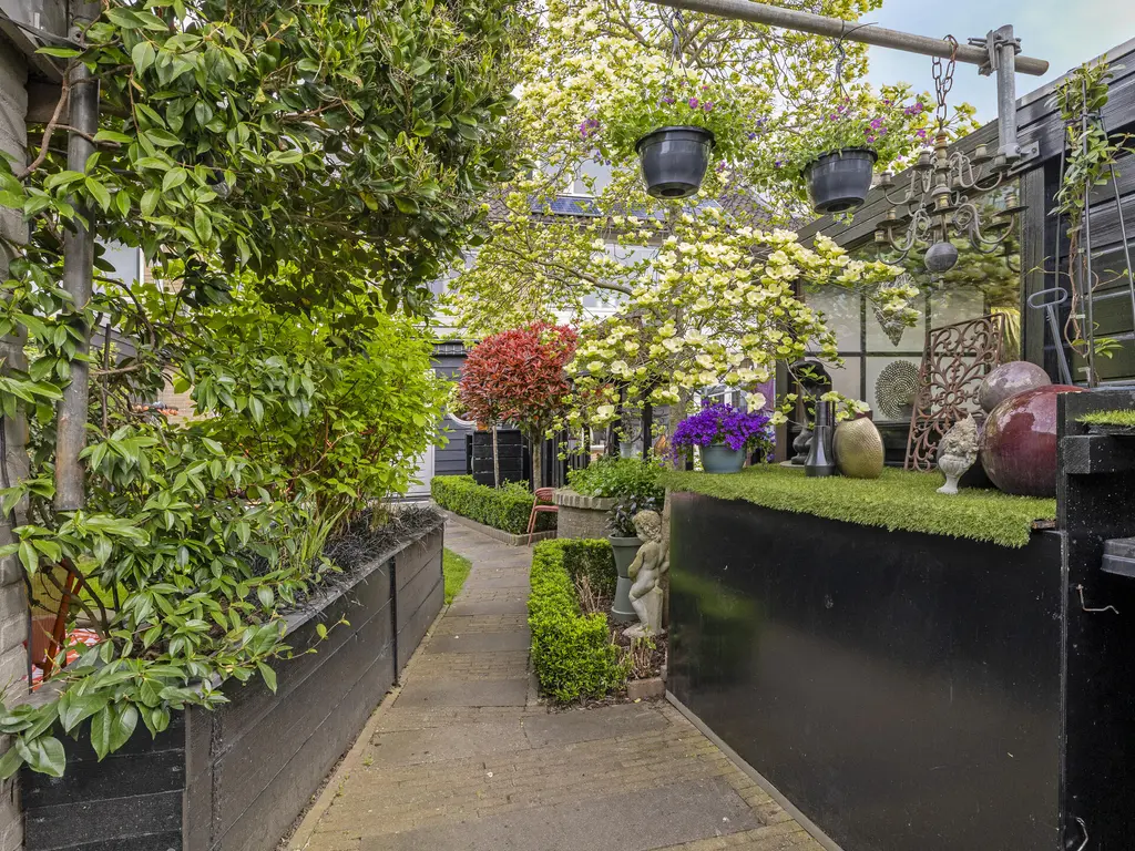 C. van Leeuwenstraat 9, WOERDEN