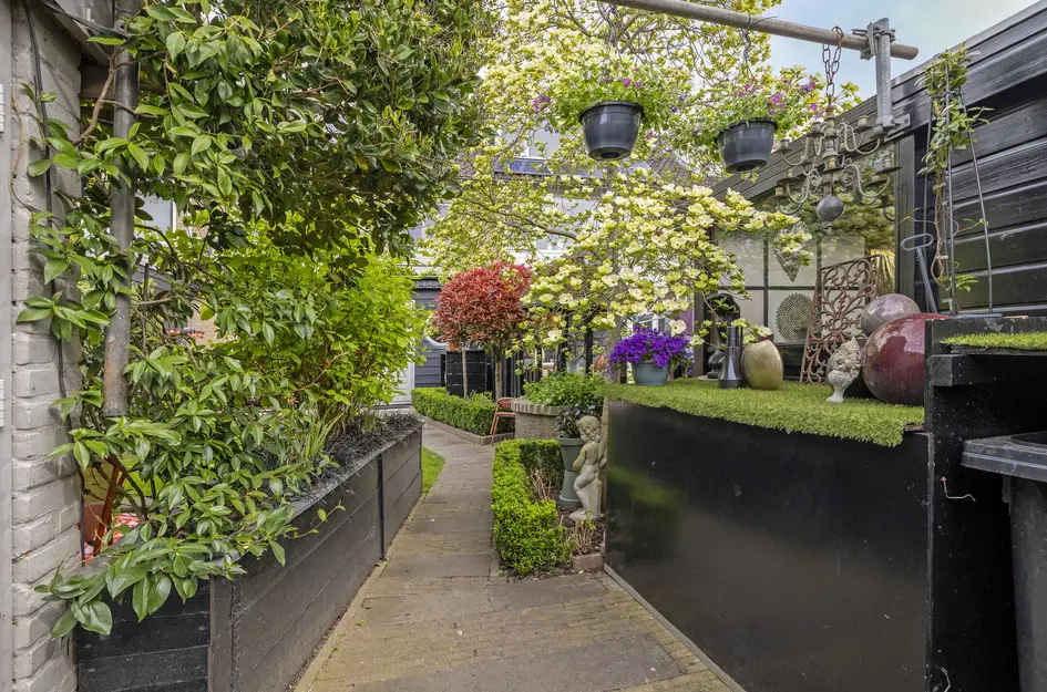 C. van Leeuwenstraat 9