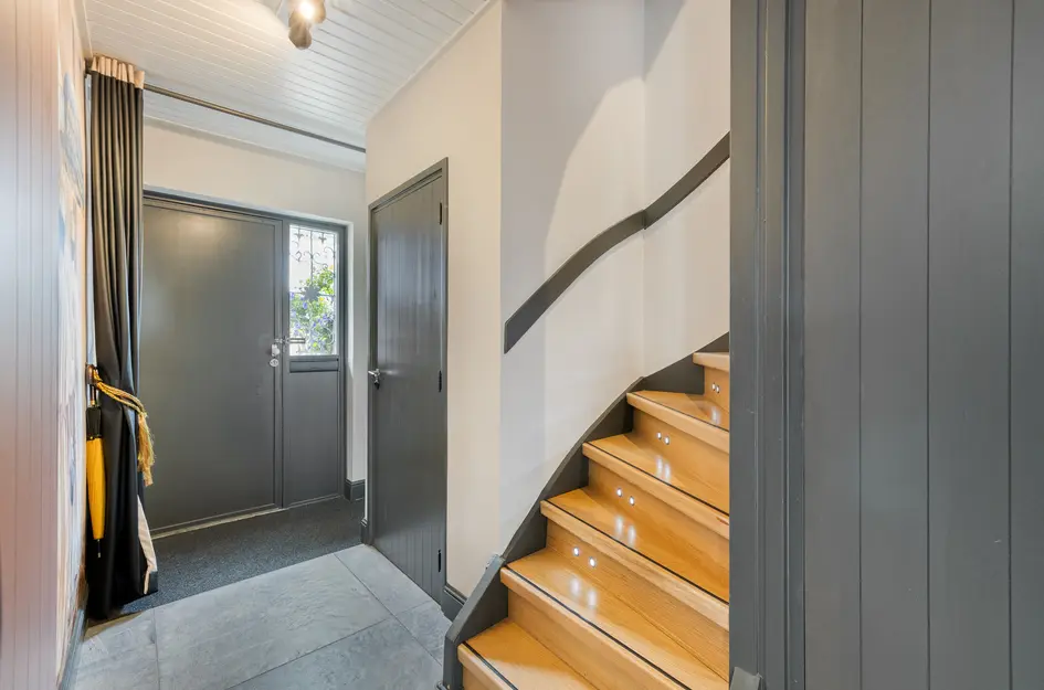 C. van Leeuwenstraat 9
