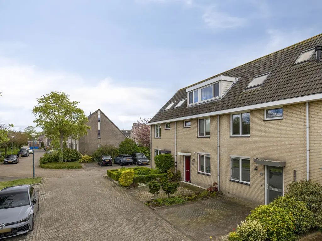 Theeroosweide 60, WOERDEN