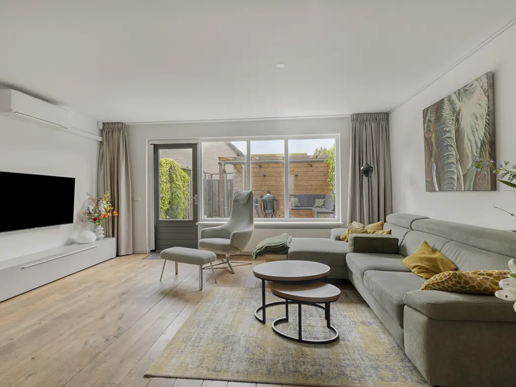 Theeroosweide 60, WOERDEN