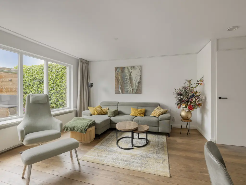 Theeroosweide 60, WOERDEN
