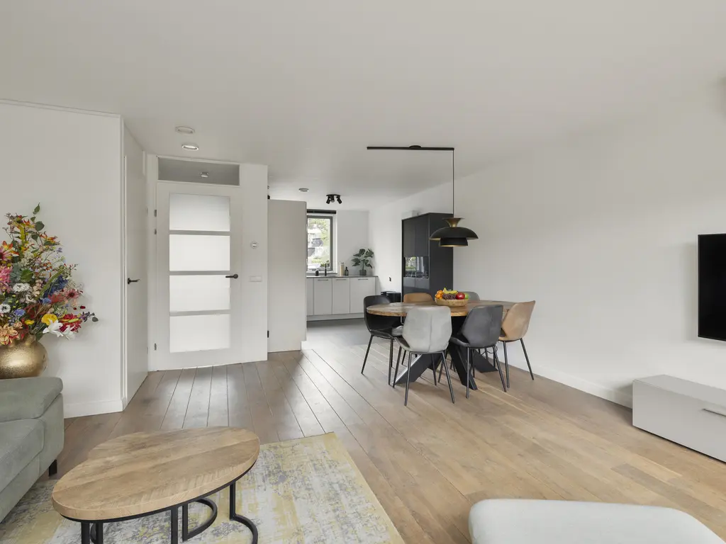 Theeroosweide 60, WOERDEN