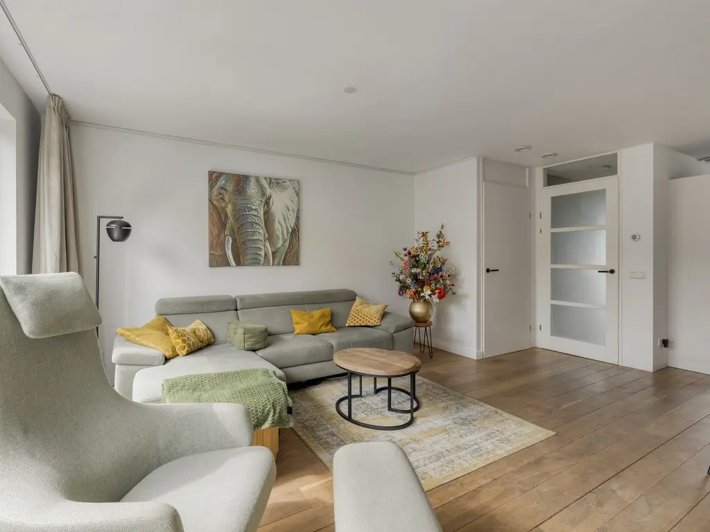Theeroosweide 60, WOERDEN