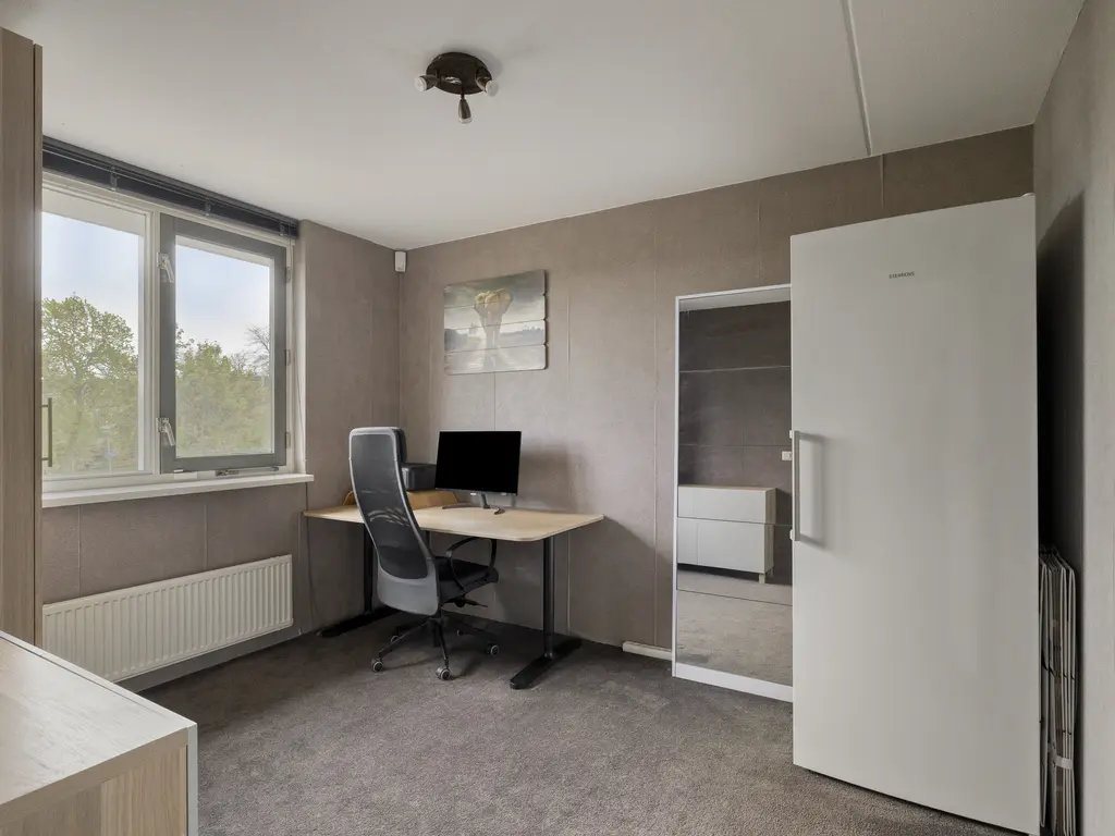 Theeroosweide 60, WOERDEN