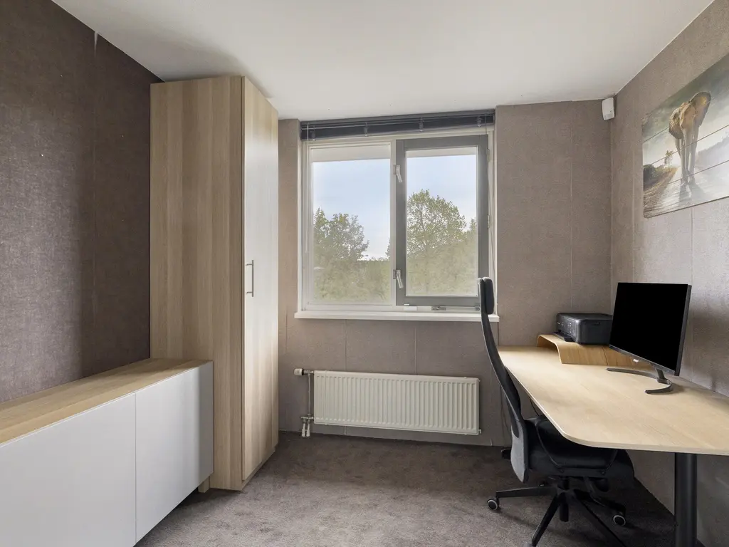 Theeroosweide 60, WOERDEN