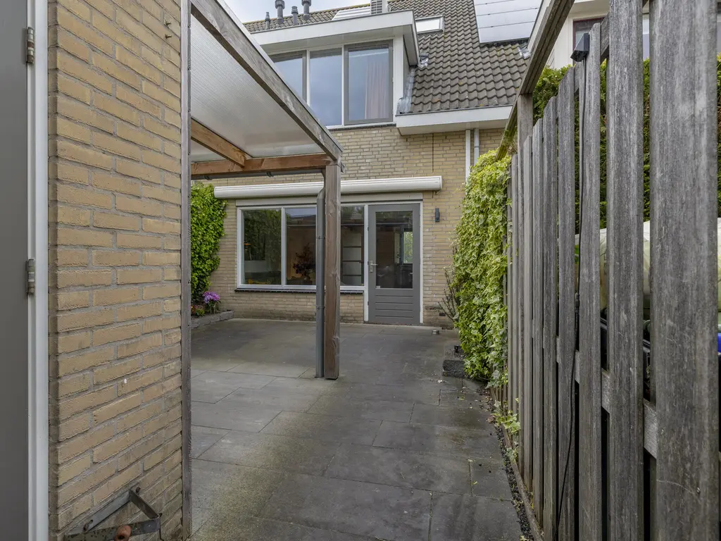 Theeroosweide 60, WOERDEN