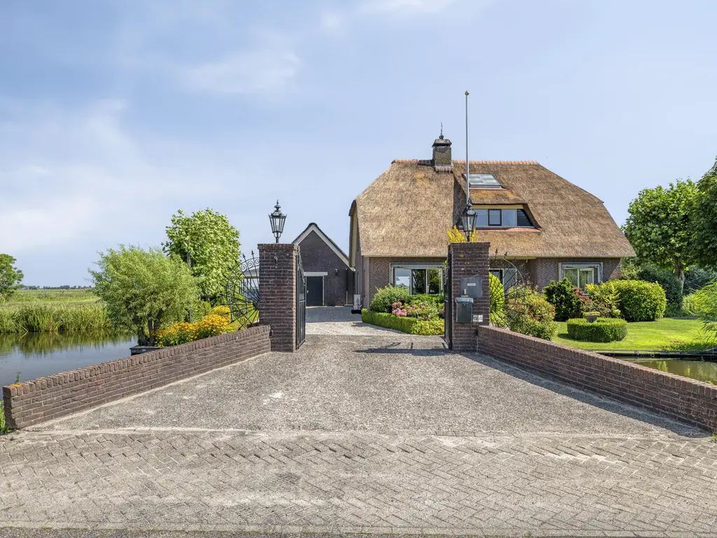 Hoofdweg 102, ZEGVELD