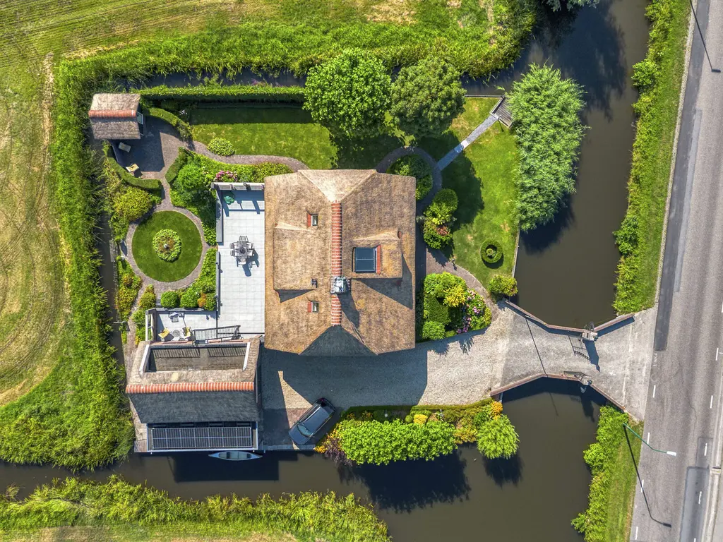 Hoofdweg 102, ZEGVELD