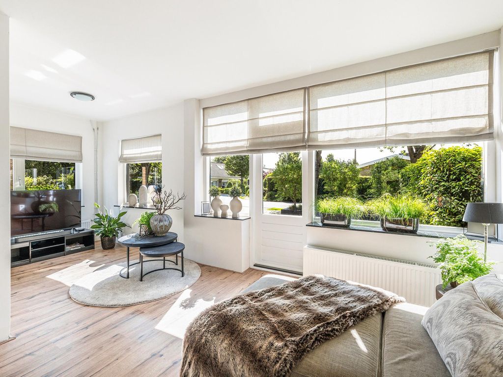 Lijsterbeslaan 10, OOSTVOORNE