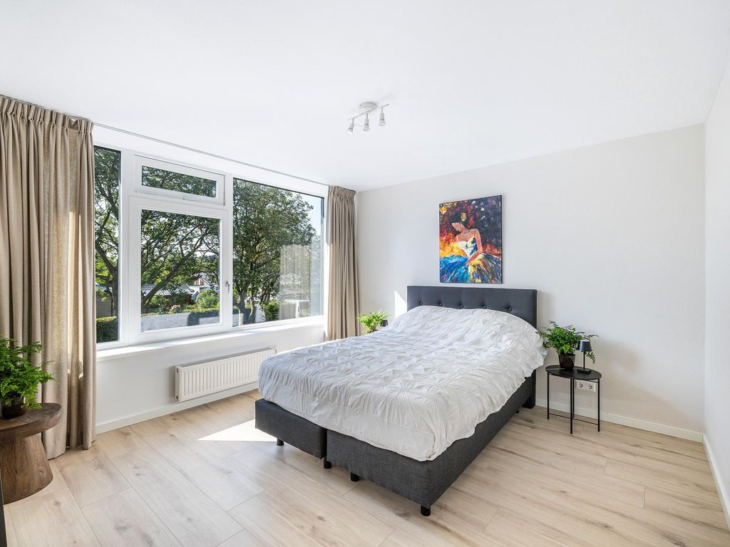Lijsterbeslaan 10, OOSTVOORNE