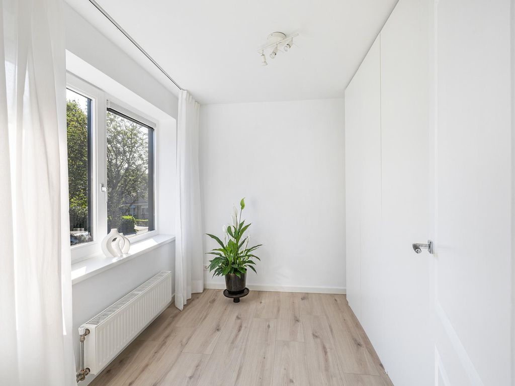 Lijsterbeslaan 10, OOSTVOORNE
