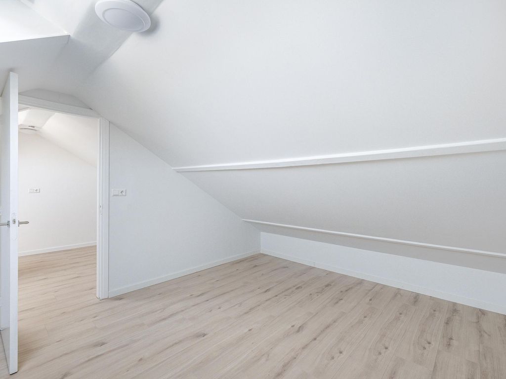 Lijsterbeslaan 10, OOSTVOORNE