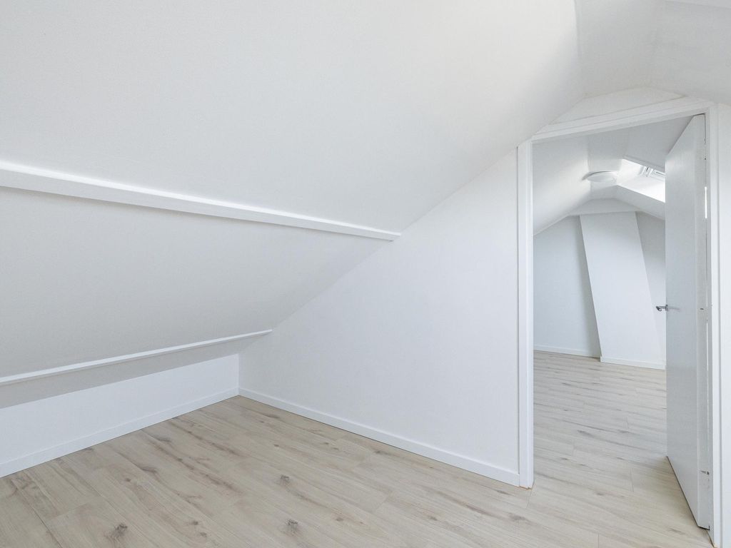 Lijsterbeslaan 10, OOSTVOORNE