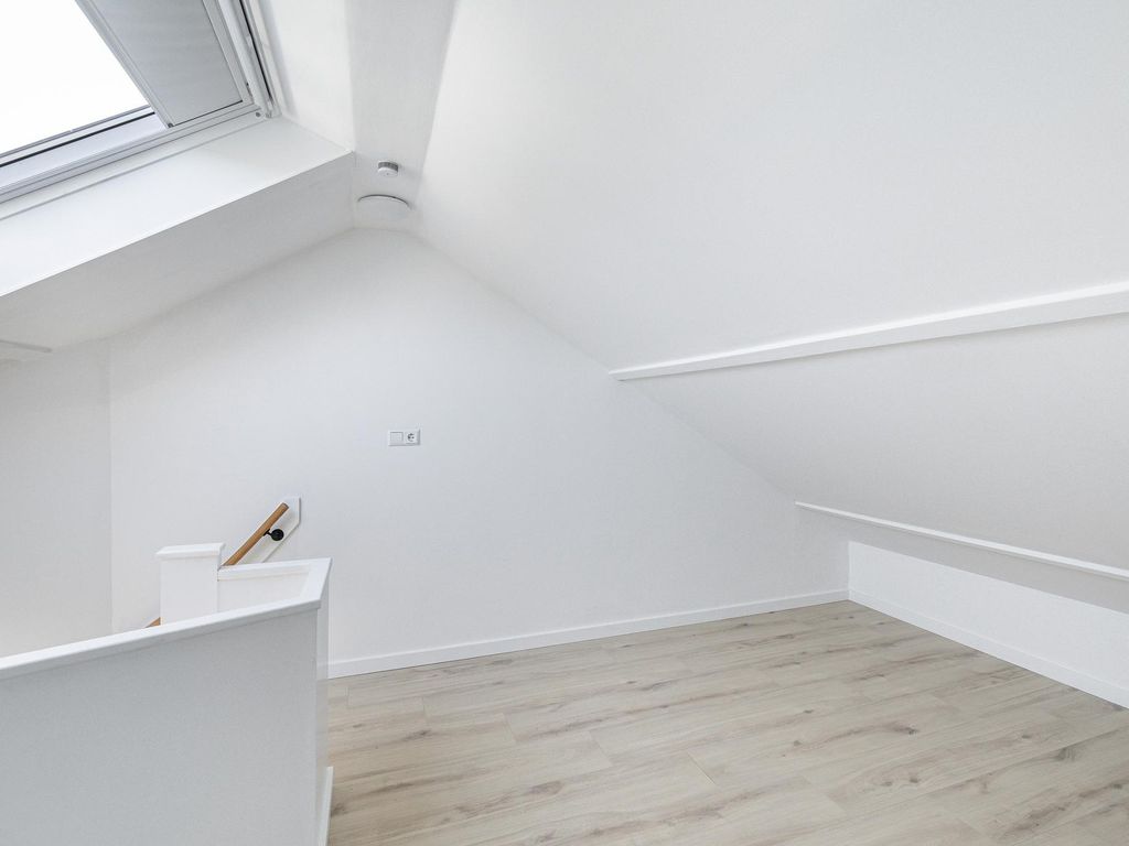 Lijsterbeslaan 10, OOSTVOORNE