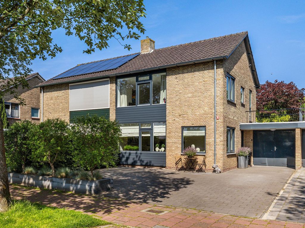 Lijsterbeslaan 10, OOSTVOORNE