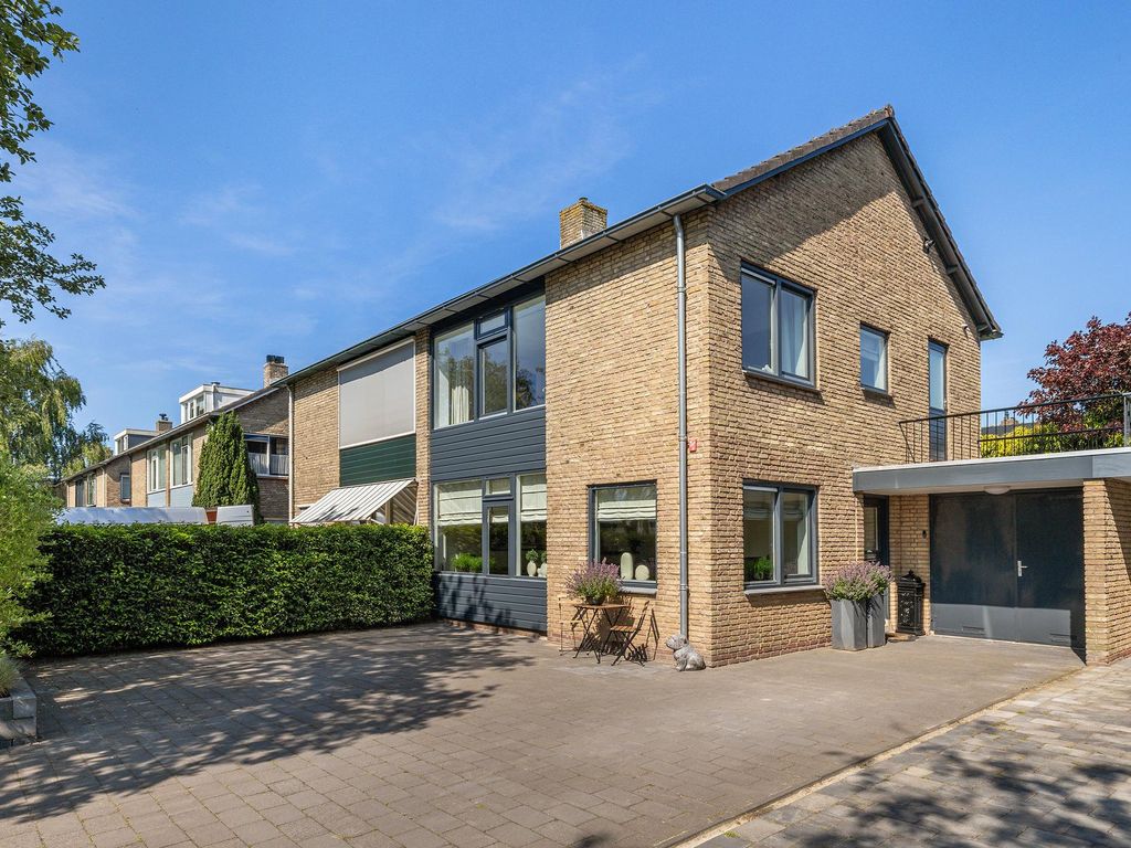 Lijsterbeslaan 10, OOSTVOORNE
