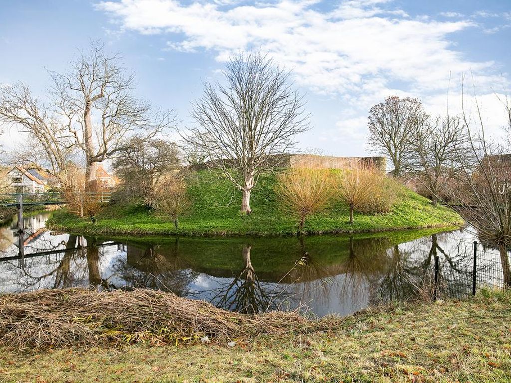 Lijsterbeslaan 10, OOSTVOORNE