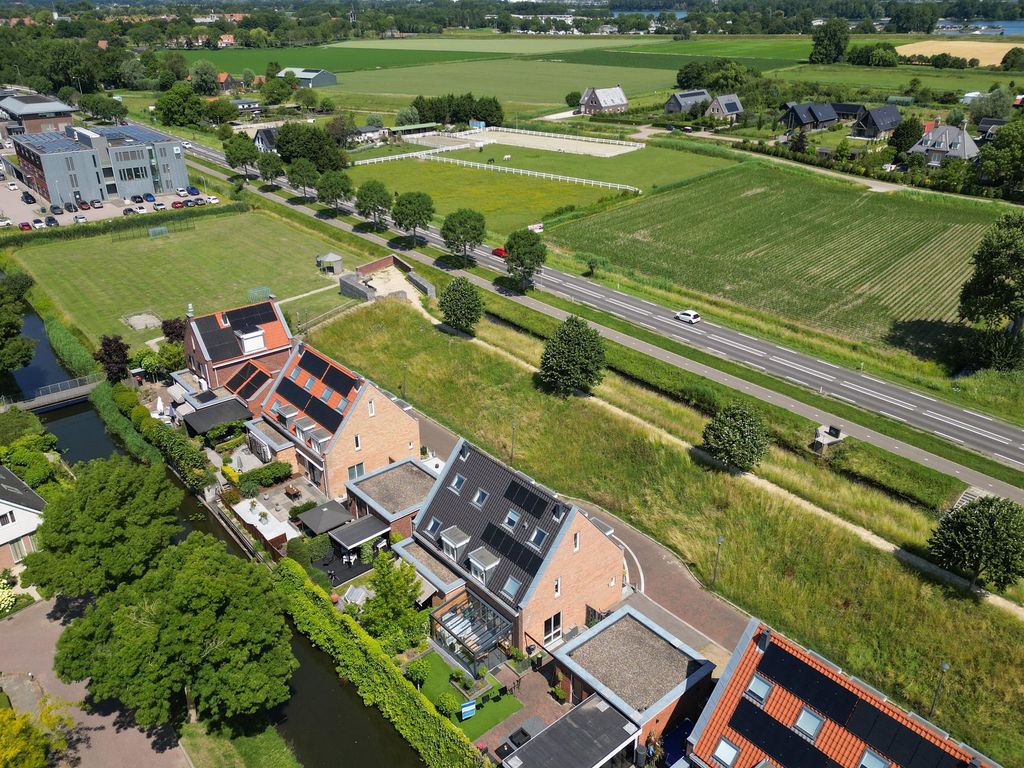 Staaldiep 4, Brielle