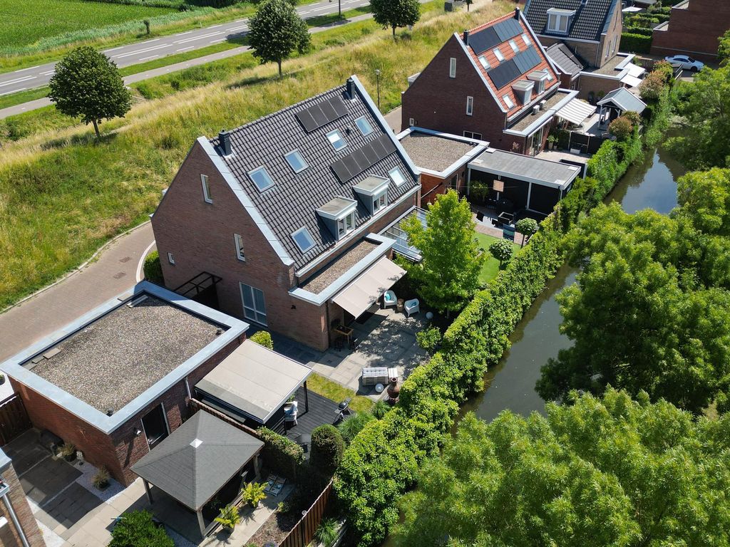 Staaldiep 4, Brielle