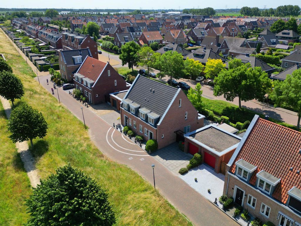 Staaldiep 4, Brielle