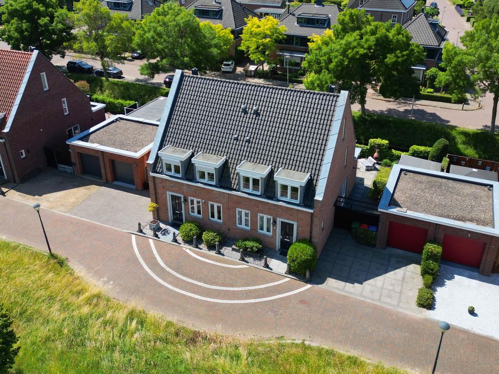 Staaldiep 4, Brielle