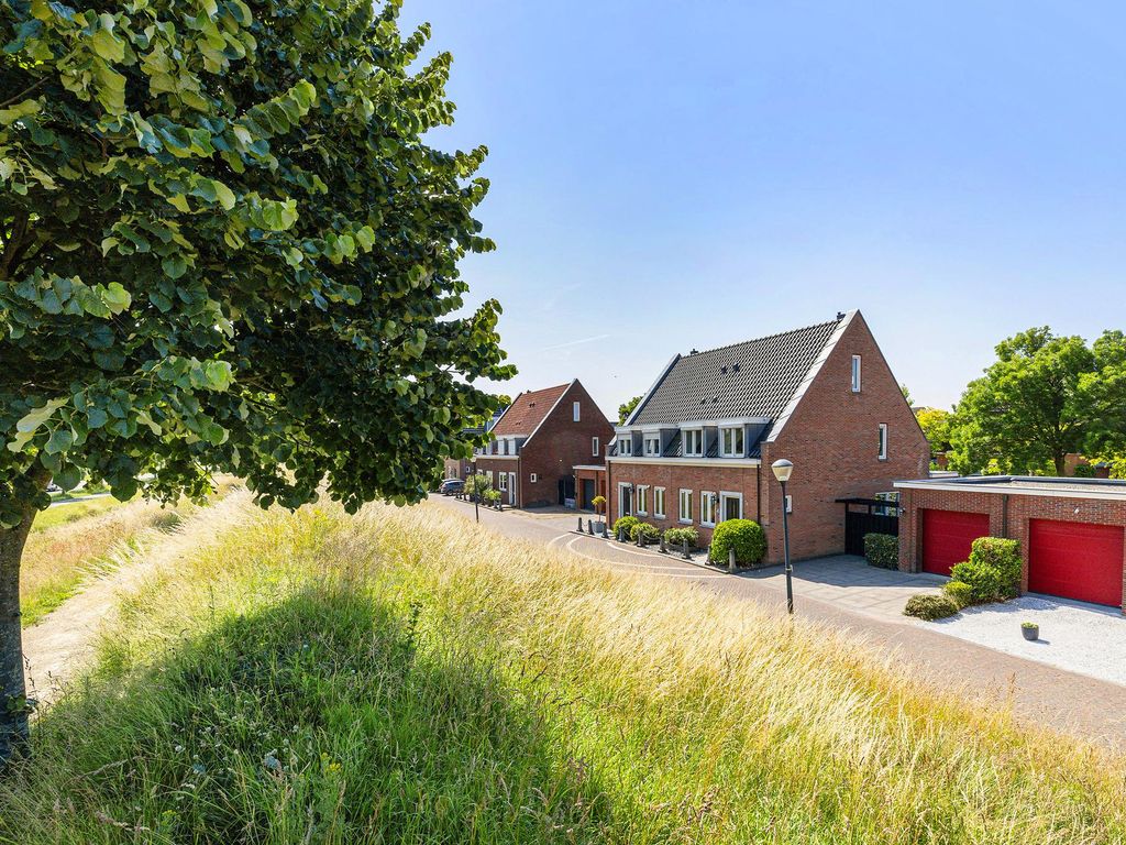 Staaldiep 4, Brielle