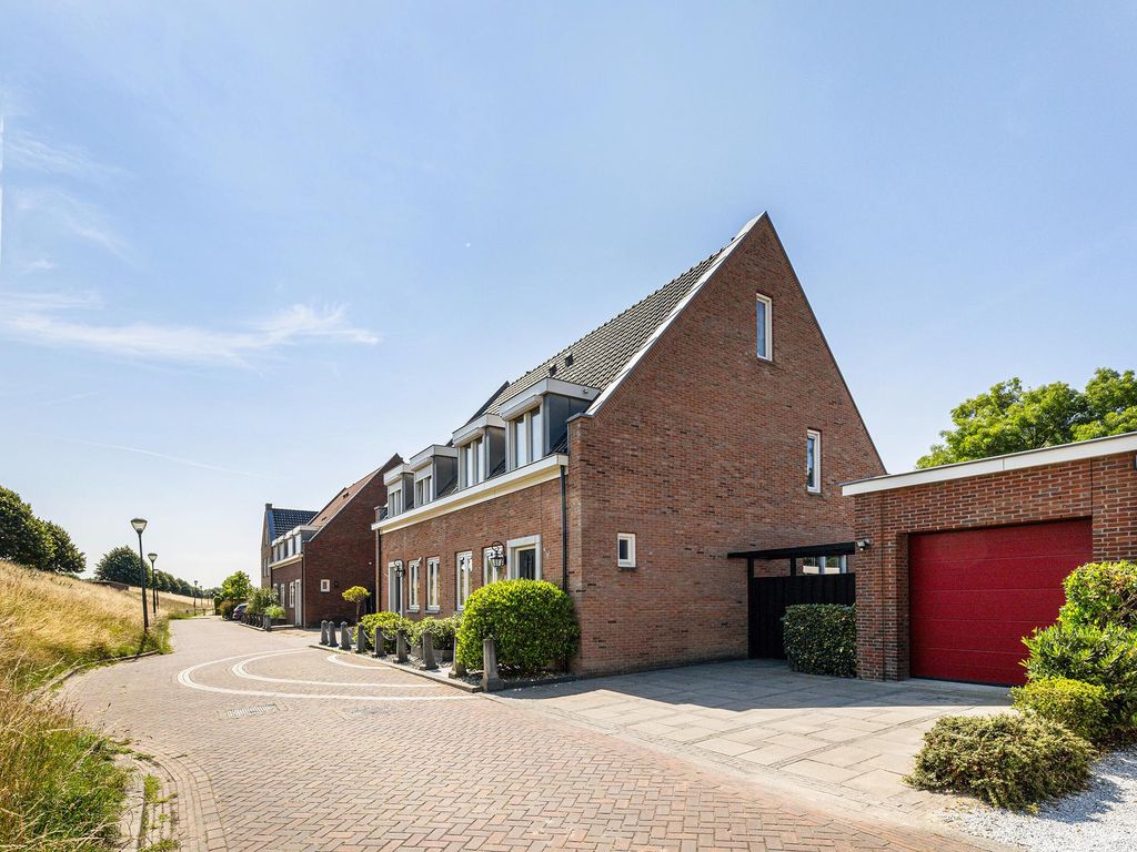Staaldiep 4, Brielle