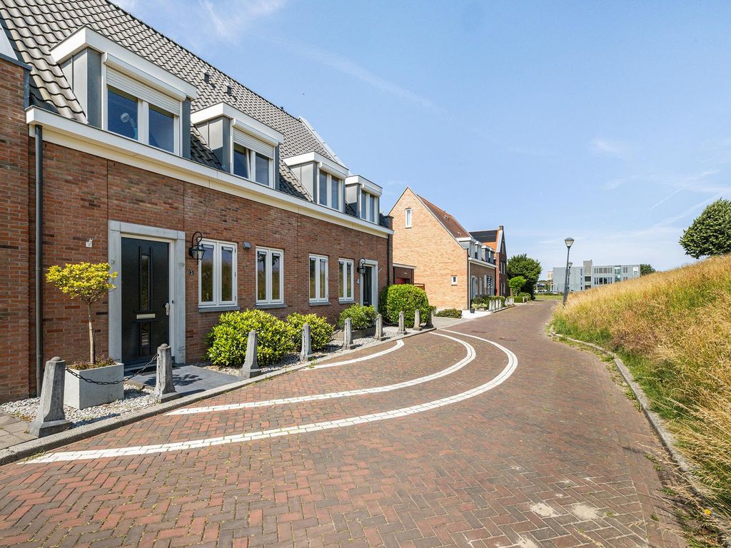 Staaldiep 4, Brielle