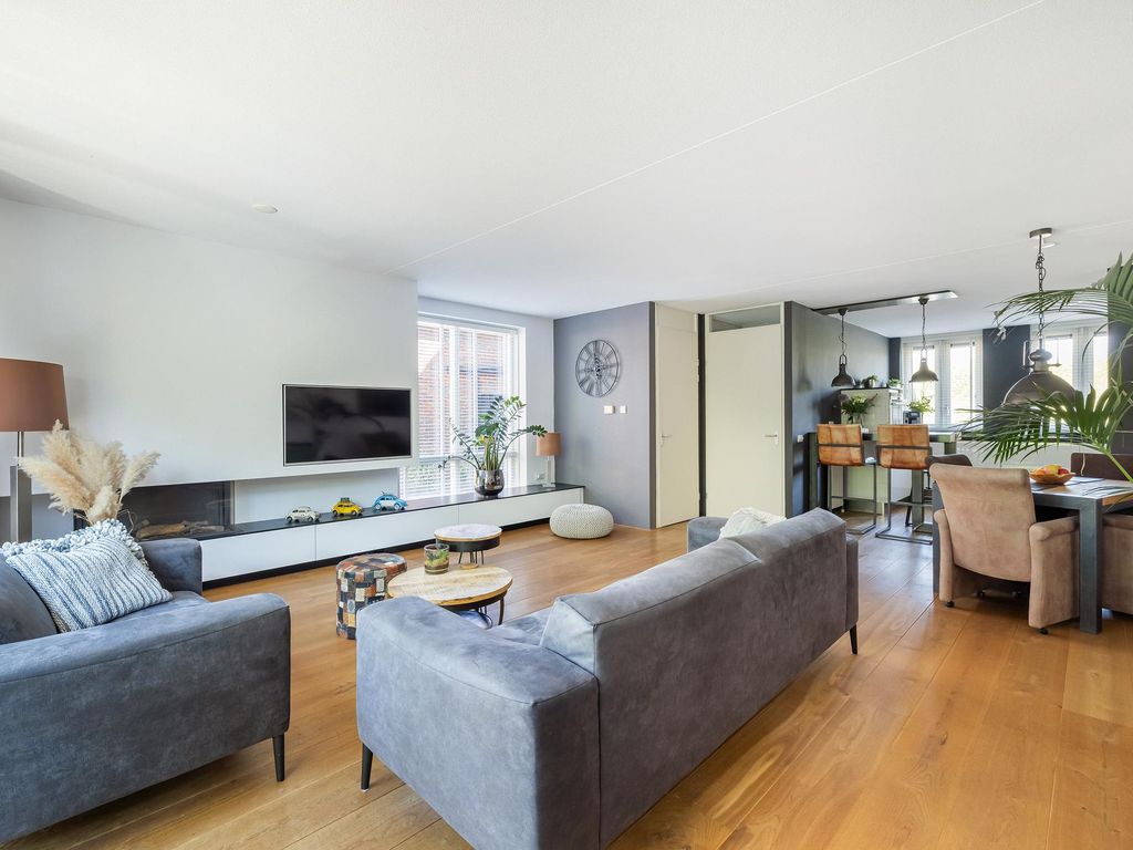 Staaldiep 4, Brielle