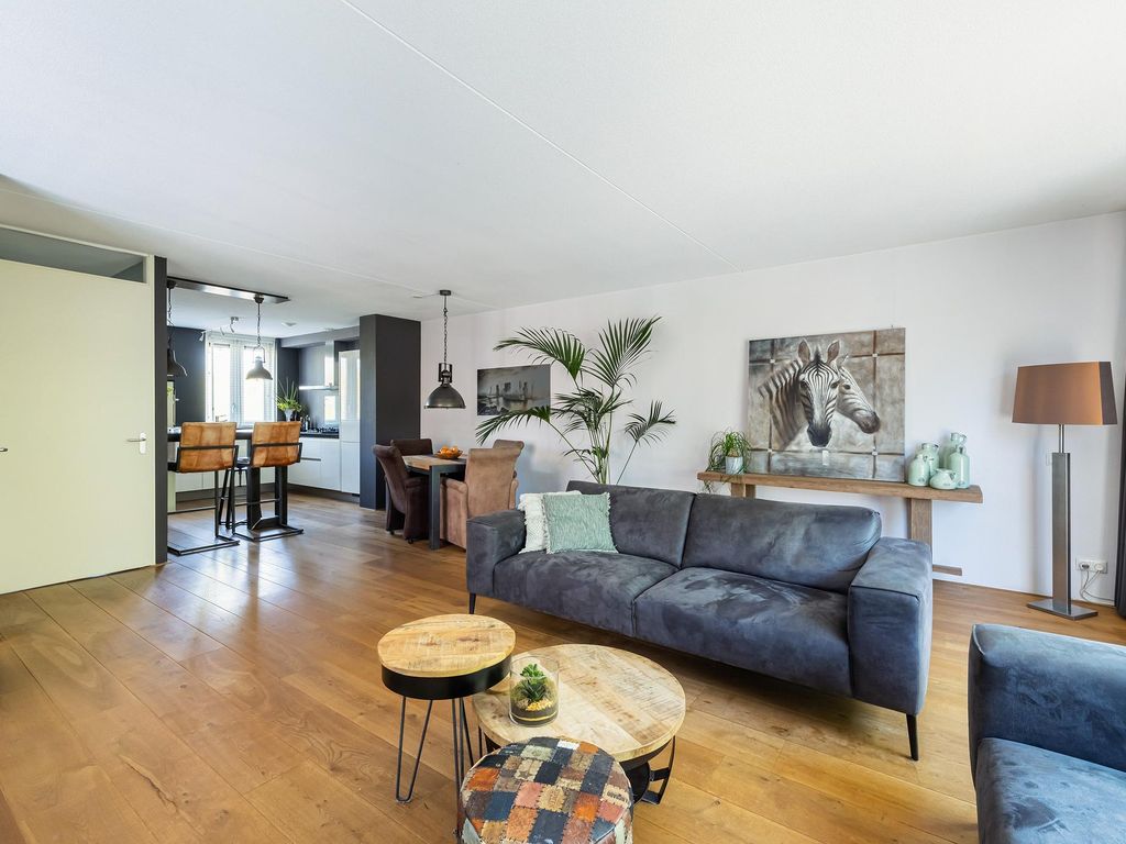Staaldiep 4, Brielle