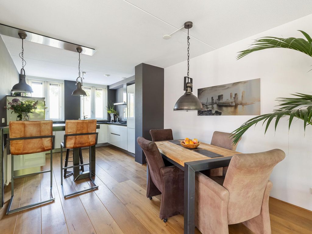 Staaldiep 4, Brielle